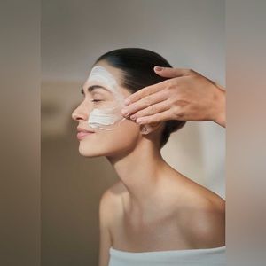 ✨💧NWT Natura Bissé Diamond Luminous Glowing Mask💧✨